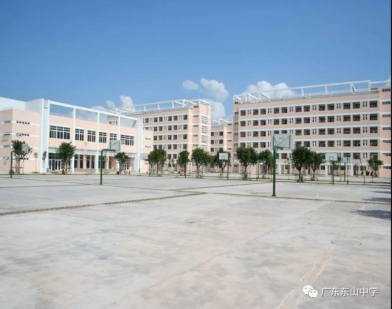 1558402261393711.jpg 宿舍楼.jpg