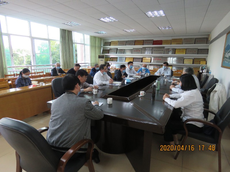 1587103224252135.jpg 张开贤副校长作学校疫情防控工作汇报.JPG