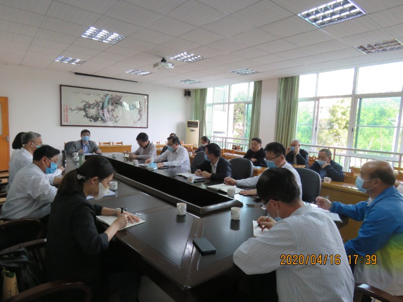 1587103191537277.jpg 初中校区谭天树校长作初三备考工作汇报.JPG