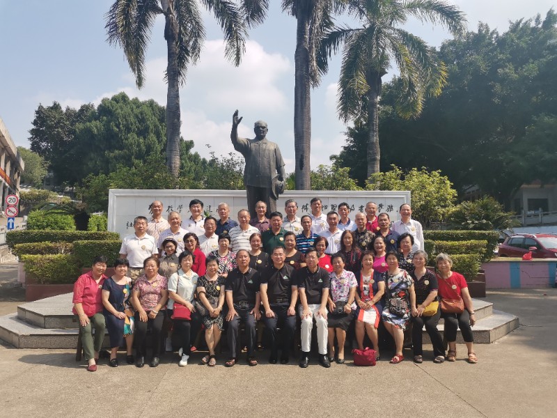 1602065105949142.jpg 20201003初中70届(高中72届)校友聚会在校举行.jpg