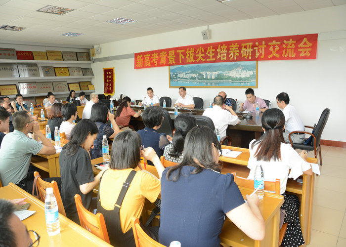 1602235485221790.jpg 研讨会现场2_副本_副本.jpg