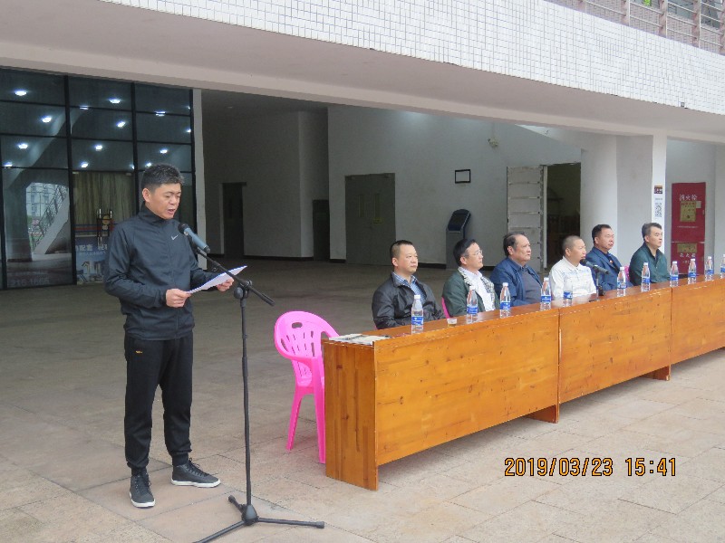 1554038574630619.jpg 东中校友梅州联络处常务副会长魏广华校友主持.JPG