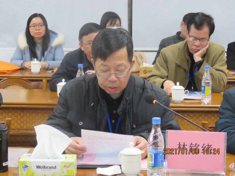 1610505719496921.jpg 30校董会副董事长林铭绪副校长念会议决议.JPG