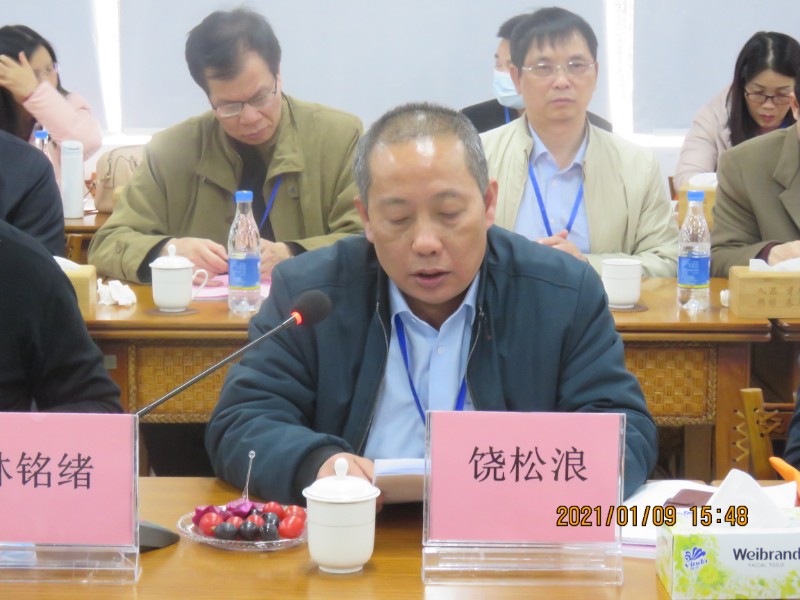 1610505633563554.jpg 25校董会副秘书长、东中基金会副理事长饶松浪老师作基金会2020年总结报告.JPG