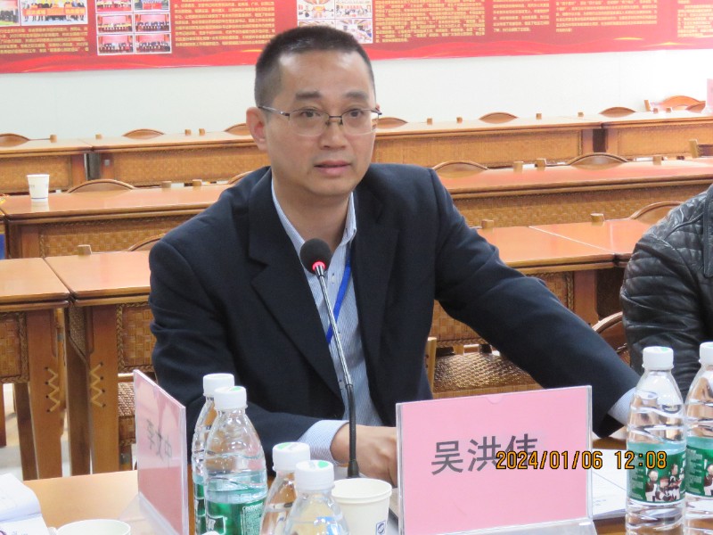 16吴洪伟校董发言.JPG 16吴洪伟校董发言.JPG