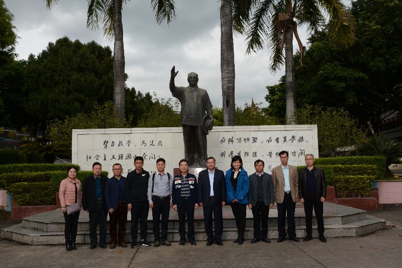 1551834683938392.jpg DSC_6630(相片)深圳市宝安中学彭锻华校长来校20190304.jpg