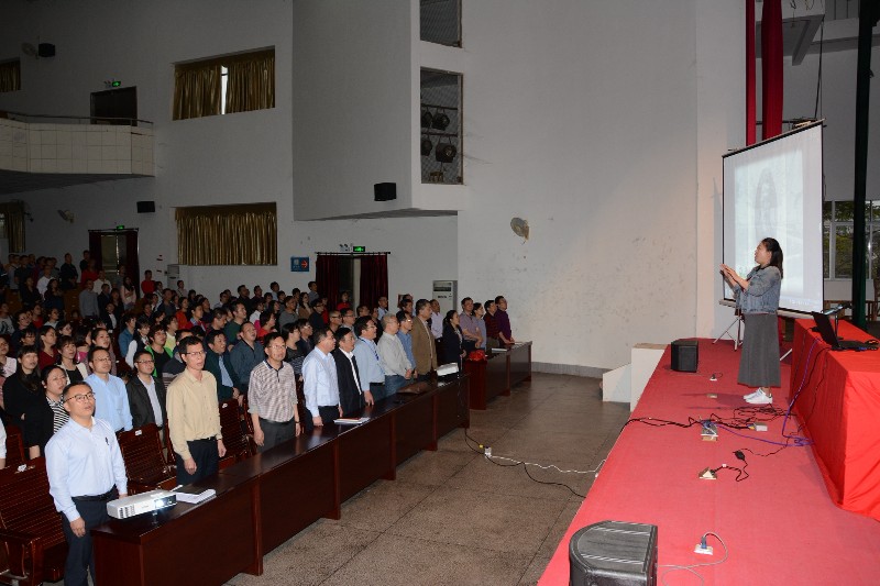 1553827183880264.jpg (相片)教职工大会(建校106周年传达习总思政)大合唱.jpg