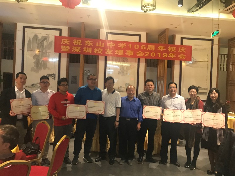 1553698630910651.jpg 16学校林铭绪副校长颁发聘书2.jpg